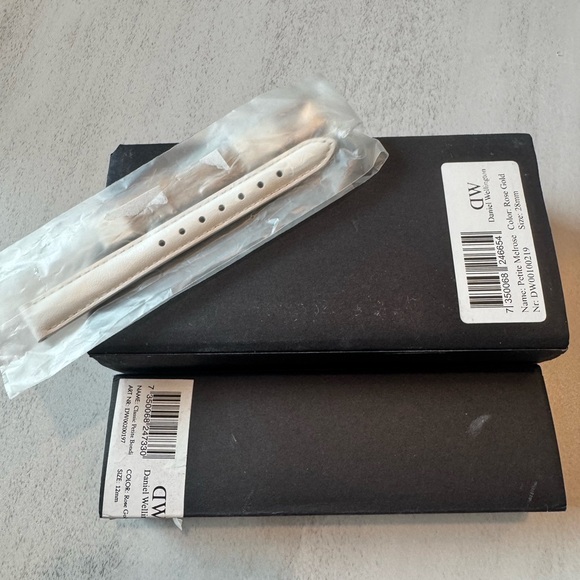 Daniel Wellington Rose Gold Watch with White Strap
